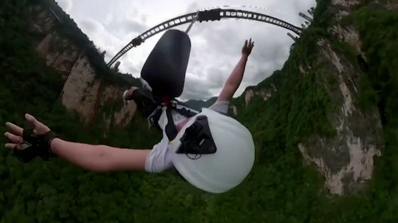 Troufli byste si? Nejvyšší můstek na bungee jumping je v 260 metrech